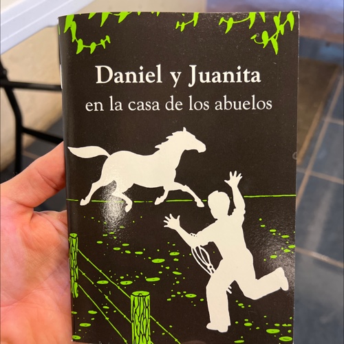 Daniel y Juanita en la casa de los abuelos